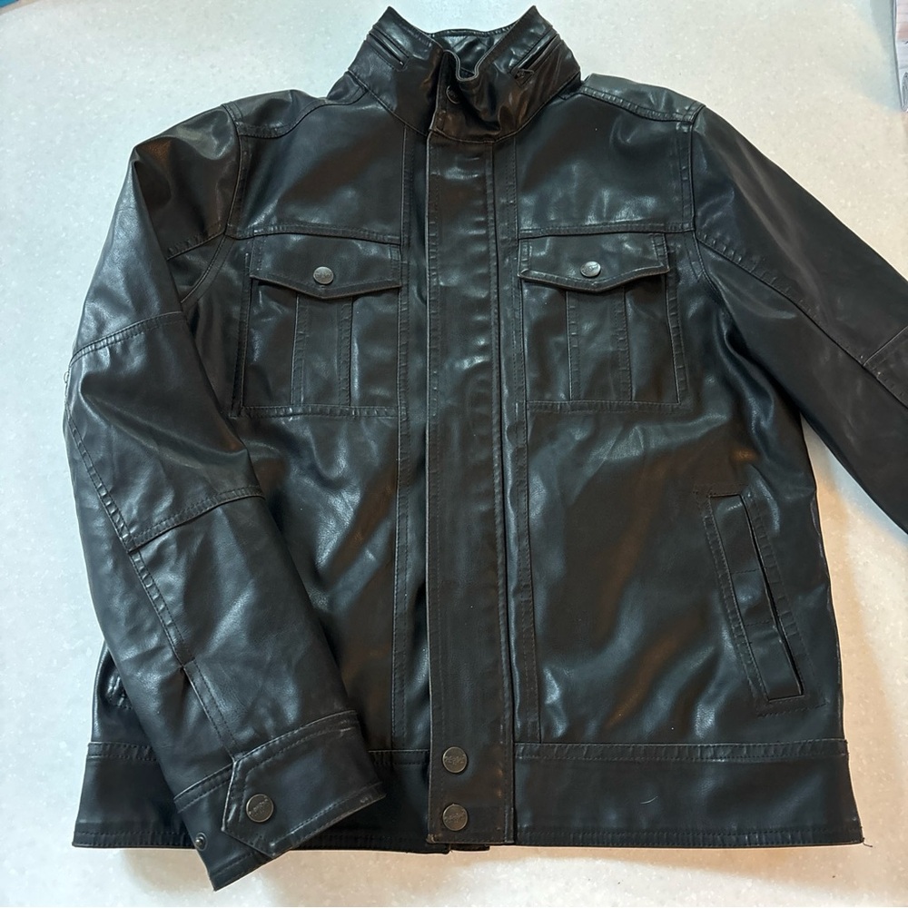 Men’s Levi’s black faux Leather bomber commuter outdoor jacket & packable hood-M